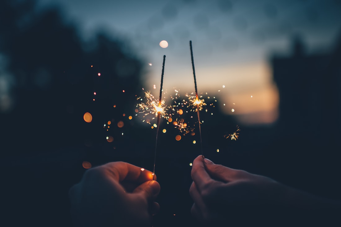 Feuerwerk-Show am Nachthimmel